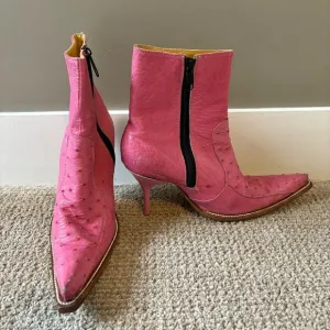 🎀 Custom Ostrich Pink Leather Boots - size 7​