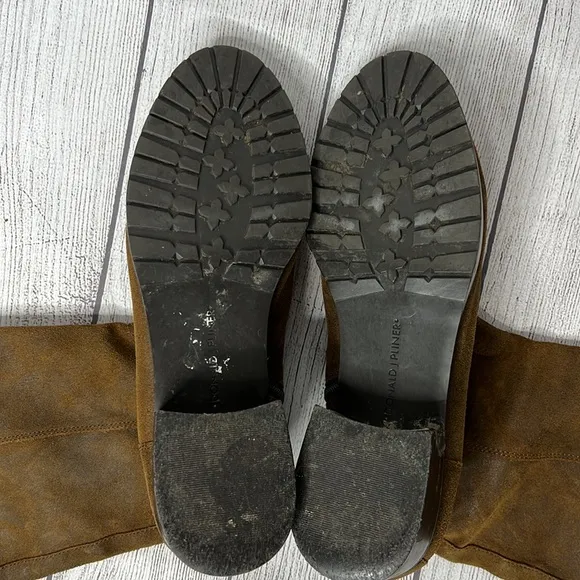 🔹 Donald Pliner Sueded Leather Boots