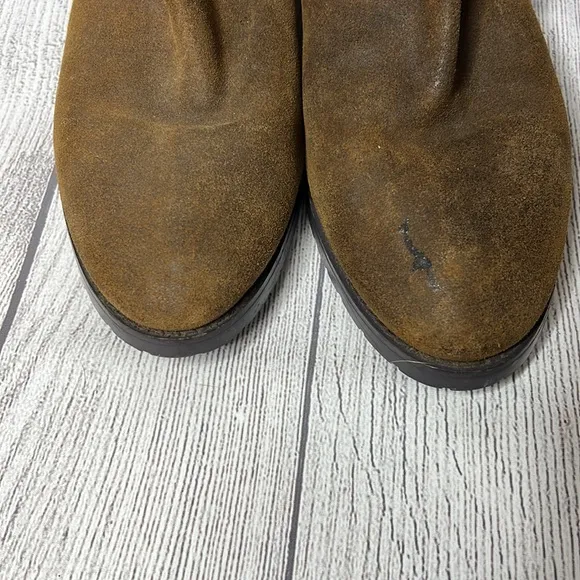 🔹 Donald Pliner Sueded Leather Boots
