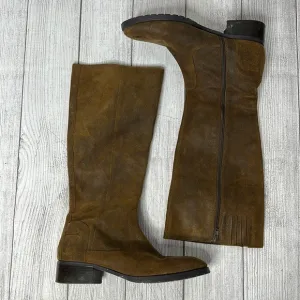 🔹 Donald Pliner Sueded Leather Boots