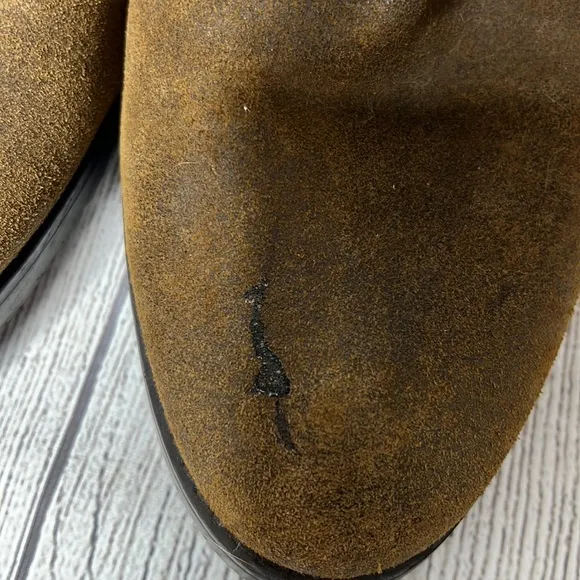 🔹 Donald Pliner Sueded Leather Boots