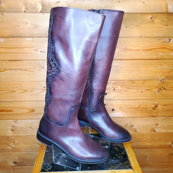 ❤️ Gianni Bini gorgeous embroidered design riding leather boots redwood …