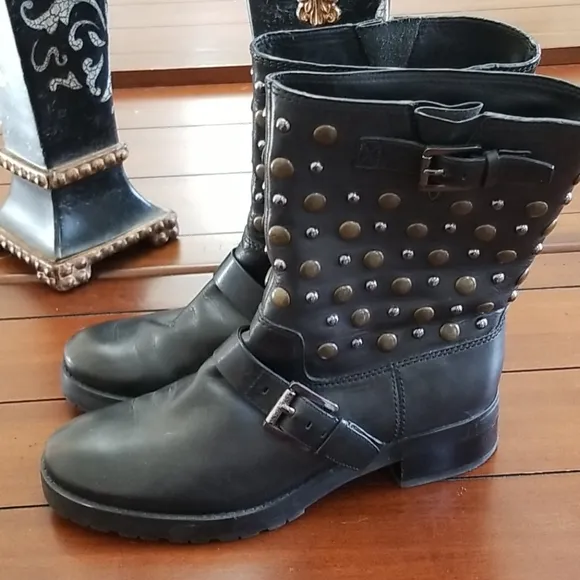 🖤 MK STUDDED BOOTS