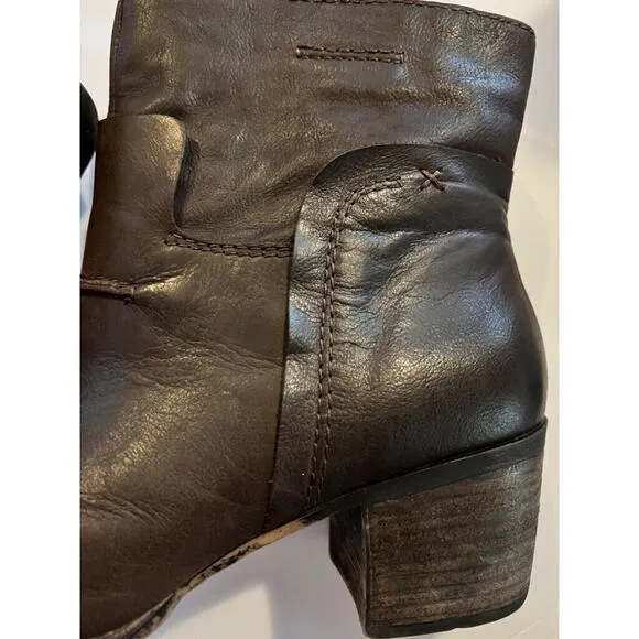8.5 OTBT Brown Leather Urban Boots Booties Pull On Block Heel