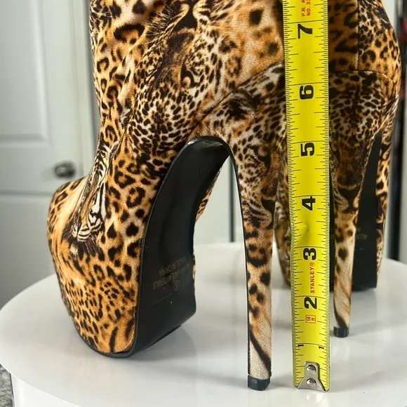 Alba Brown and Black Leopard Tiger Print High Heel Zip Up Boots Size 8