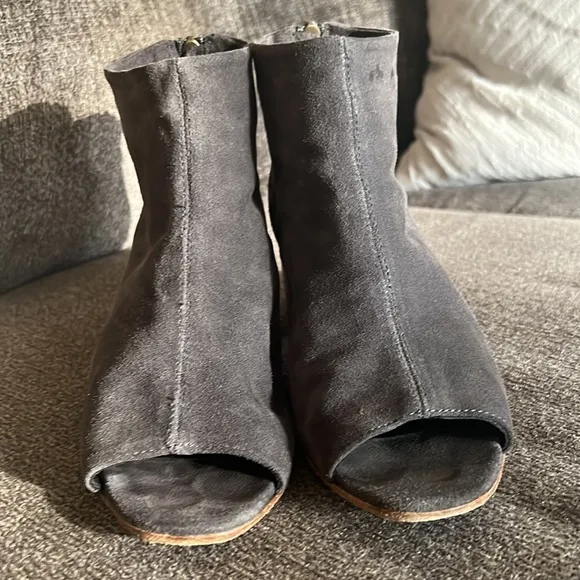 ALBERTO FERMANI SOLARA PEEP TOE SOFTY LAVAGNA ANKLE SUEDE BOOTS SIZE 36.5 US 6.5