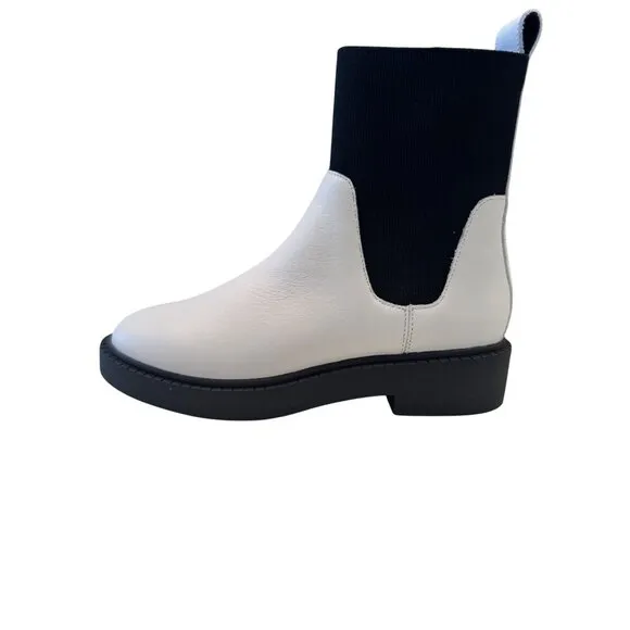 Andre Assous Violet Ivory/Black Size 6 M Women's Water Resistant Boot NWB