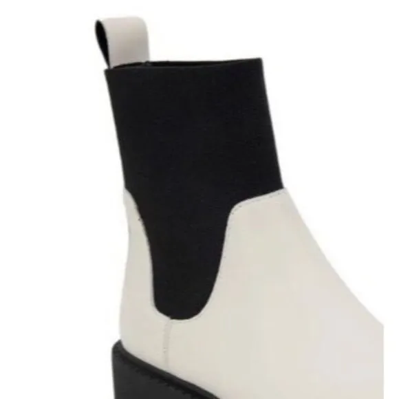 Andre Assous Violet Ivory/Black Size 6 M Women's Water Resistant Boot NWB