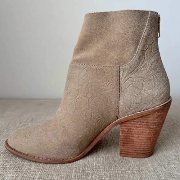 Anthropolgie Matisse Soho Suede Embossed Stacked Heel Tan Floral Ankle Boots 9.5