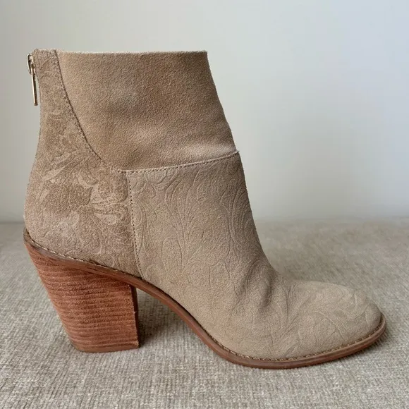 Anthropolgie Matisse Soho Suede Embossed Stacked Heel Tan Floral Ankle Boots 9.5