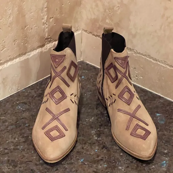 Anthropologie Howsty Sabah ankle boots
