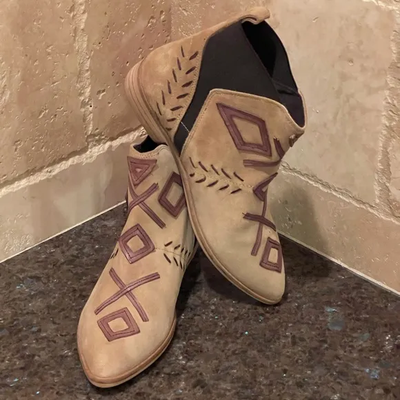 Anthropologie Howsty Sabah ankle boots
