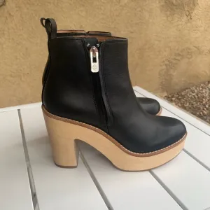 Antonio Melani black leather wood clog boots size 5.5 M