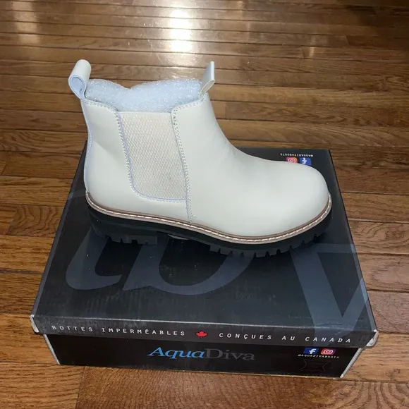 Aqua Diva Leather Waterproof Chelsea Boots White Womens EU Size 36