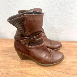 Aquatalia Brown Leather Ankle Boots Womens 8.5 Chunky Heel Buckle Knit Back