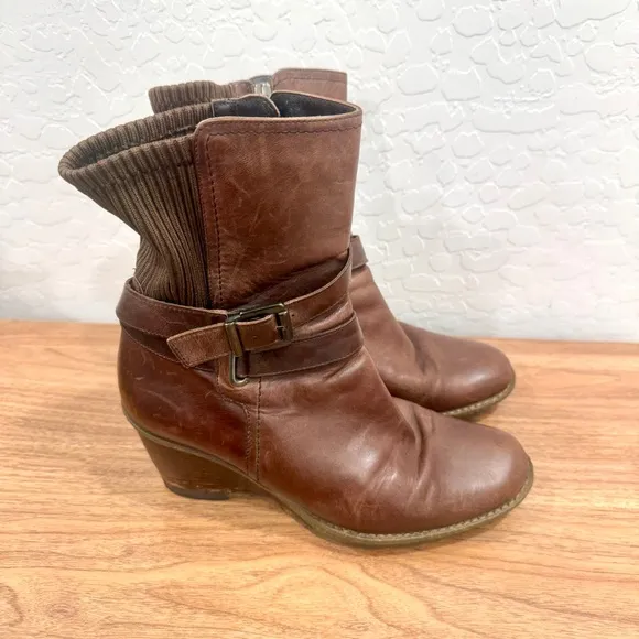 Aquatalia Brown Leather Ankle Boots Womens 8.5 Chunky Heel Buckle Knit Back