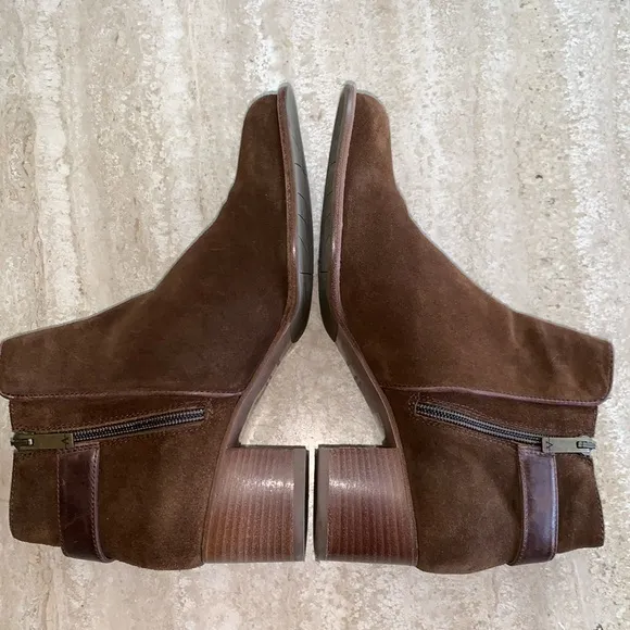 AQUATALIA brown suede ankle boots, inside zip, leather trim, 2” block heel 9 EUC