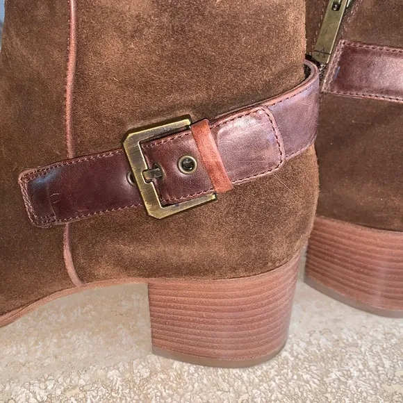 AQUATALIA brown suede ankle boots, inside zip, leather trim, 2” block heel 9 EUC
