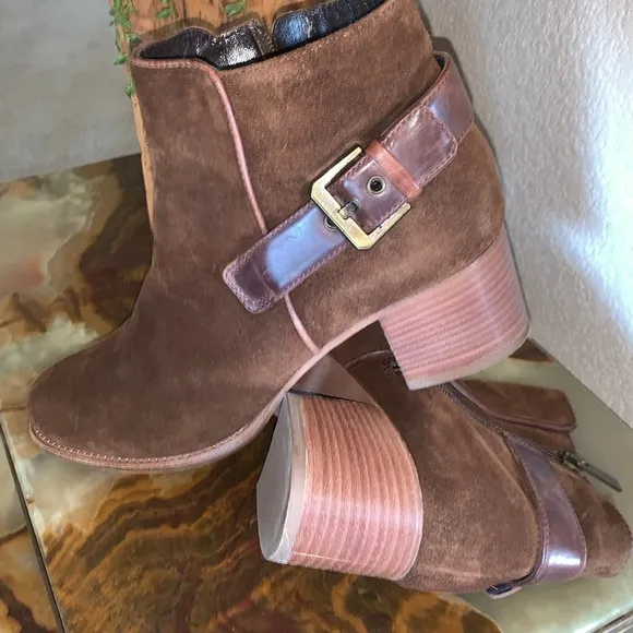 AQUATALIA brown suede ankle boots, inside zip, leather trim, 2” block heel 9 EUC