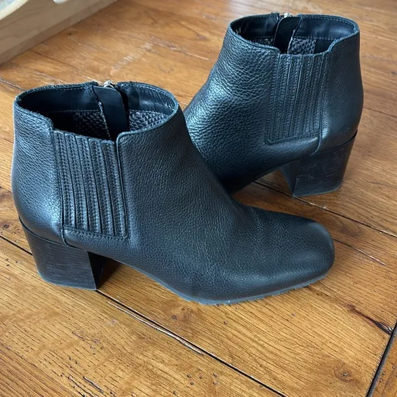 Aquatalia Charlotte Black Pebbled Leather Ankle  Boots Women’s Waterproof Size 7