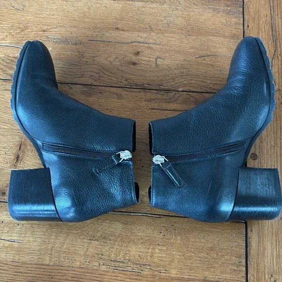 Aquatalia Charlotte Black Pebbled Leather Ankle  Boots Women’s Waterproof Size 7