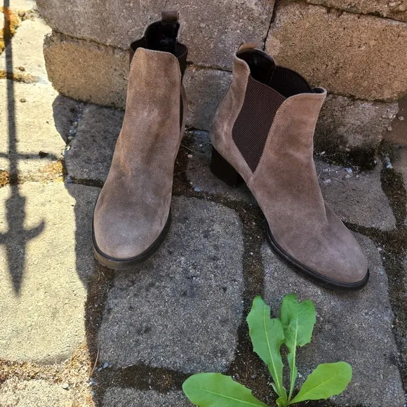 Aquatalia Suede Ankle Boots Booties Made In Italy 🇮🇹 Size 7.5