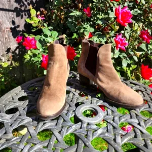 Aquatalia Suede Ankle Boots Booties Made In Italy 🇮🇹 Size 7.5