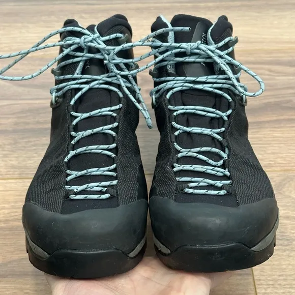 Arc'teryx Women's Acrux TR Gore-Tex Hiking Boots in Black - Size 9