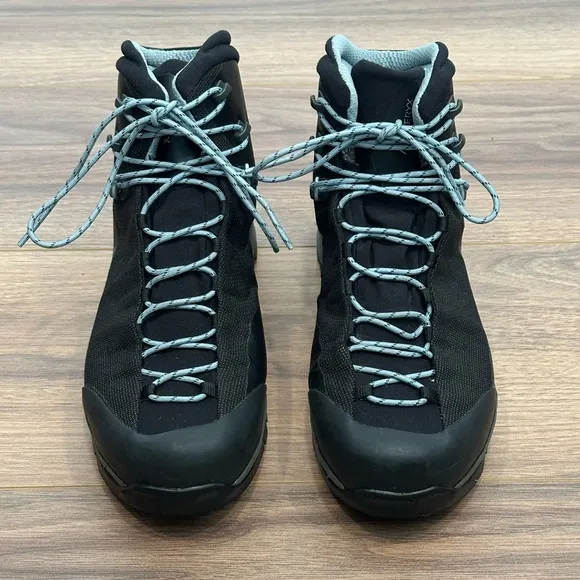 Arc'teryx Women's Acrux TR Gore-Tex Hiking Boots in Black - Size 9