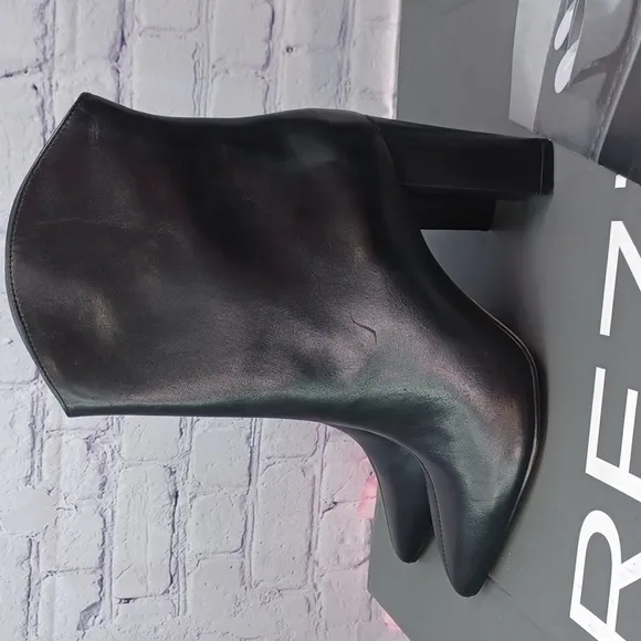 Arezzo Boto Salto Alto Boots NWT