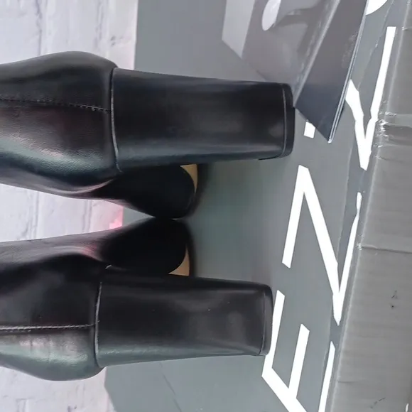 Arezzo Boto Salto Alto Boots NWT