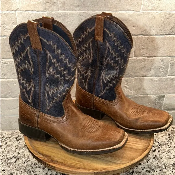 Ariat Little Tycoon Western  Boy’s Boots in Brown and Blue. SIZE US 3 UK2 EUR 34