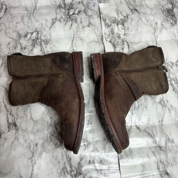 Ariat Savannah Waterproof ankle Boots Size 10 leather