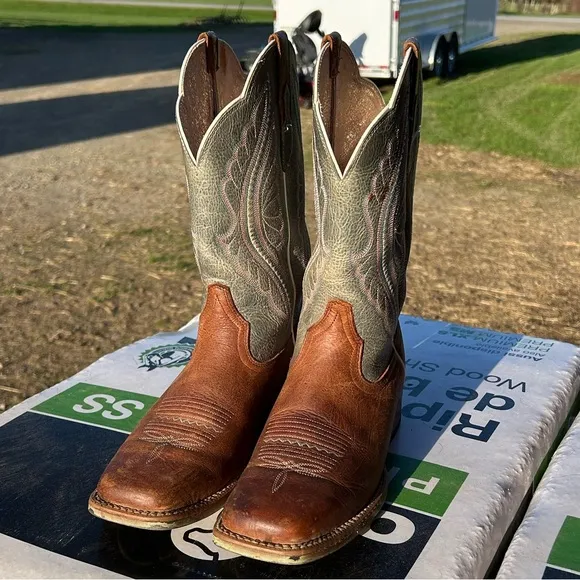 Ariat Women’s riding western boots