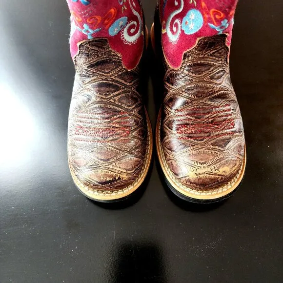 Ariat Youth Tombstone Skull Embroidered Cowboy Western boots Sz.12 (Little Kids)