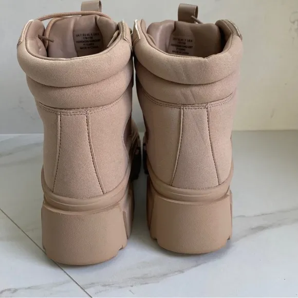 asos design lace-up boot nubuck with chunky sole Women’s size 8