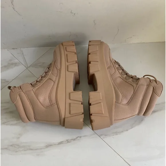 asos design lace-up boot nubuck with chunky sole Women’s size 8
