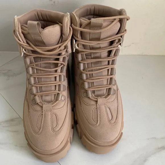 asos design lace-up boot nubuck with chunky sole Women’s size 8