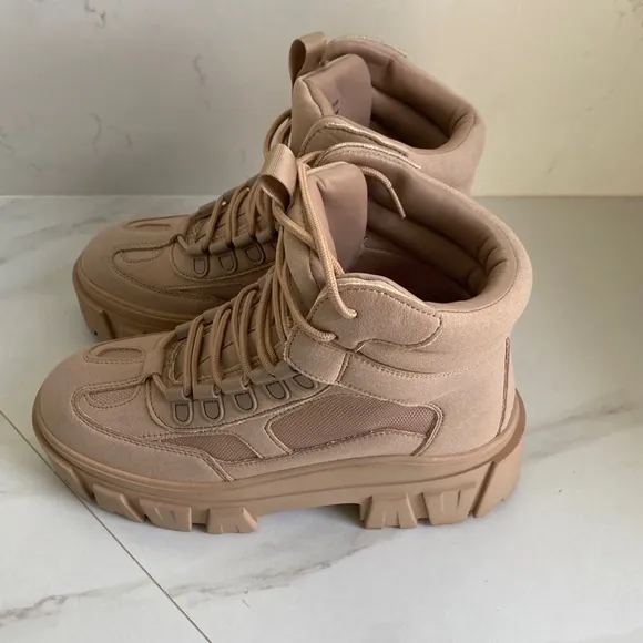 asos design lace-up boot nubuck with chunky sole Women’s size 8