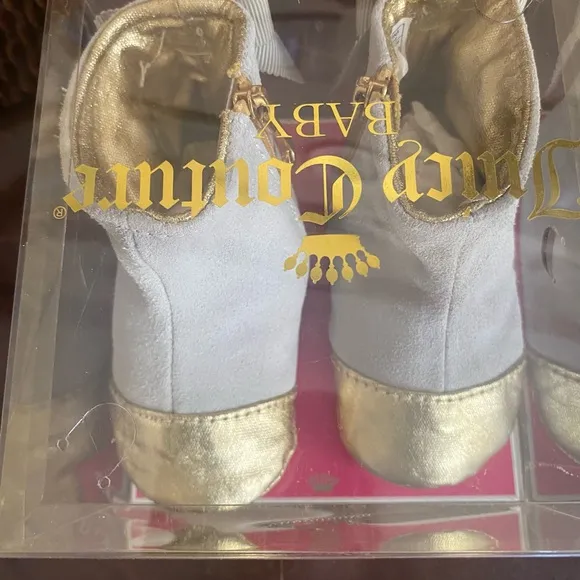 Authentic JUICY COUTURE Suede Leather Old Fashion Gold Zipper Back Boots