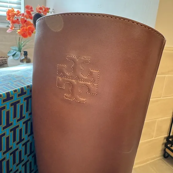 Authentic TORY BURCH Riding Leather Boots, size 8