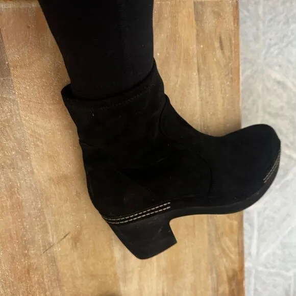 Avalanche Black Heeled Suede Side zip booties size 8