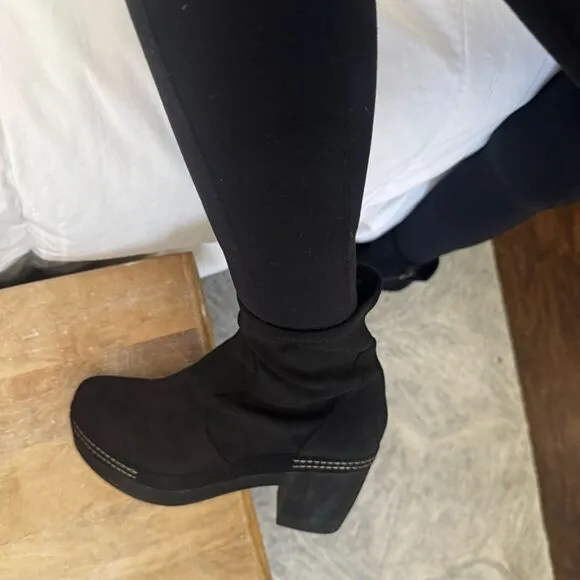 Avalanche Black Heeled Suede Side zip booties size 8
