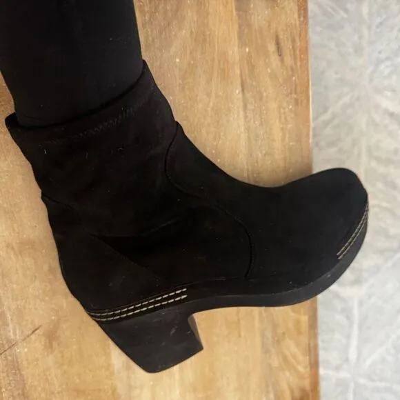 Avalanche Black Heeled Suede Side zip booties size 8