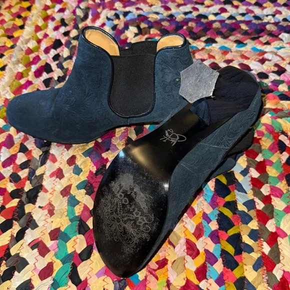 Awesome Fluevog BaroqueRosa Embossed Chelsea Boots!