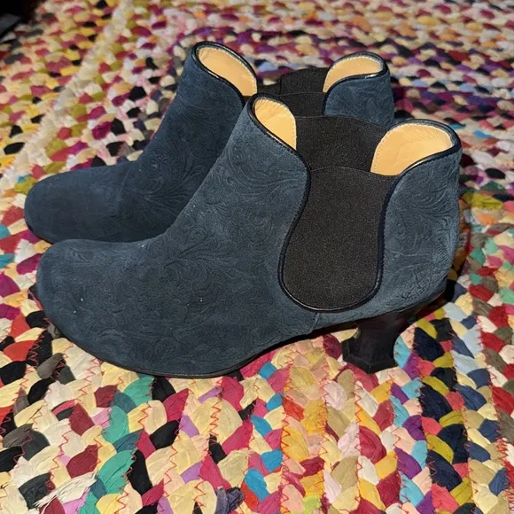 Awesome Fluevog BaroqueRosa Embossed Chelsea Boots!