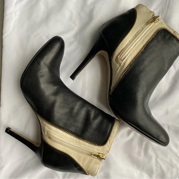 Banana Republic 7 KAMILE Booties Two Tone Black White Leather Gold Zippers