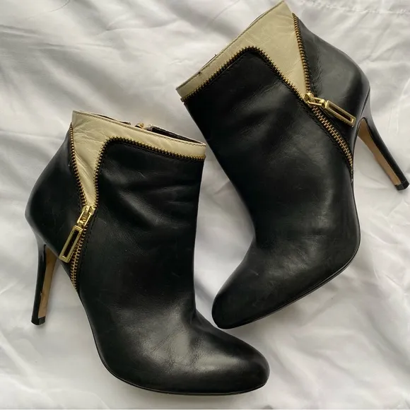 Banana Republic 7 KAMILE Booties Two Tone Black White Leather Gold Zippers