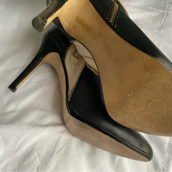 Banana Republic 7 KAMILE Booties Two Tone Black White Leather Gold Zippers