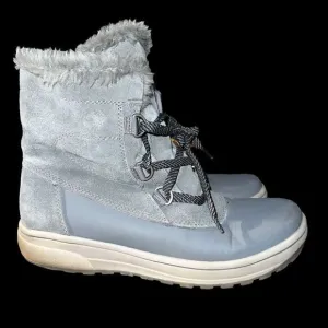 BareTraps grey and white faux furred lined lace up boots size 8.5